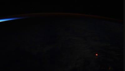 Astronauta registra do espaço erupção de um vulcão