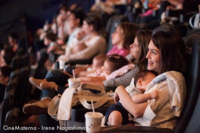 Sessão de cinema exclusiva para mamães e bebês