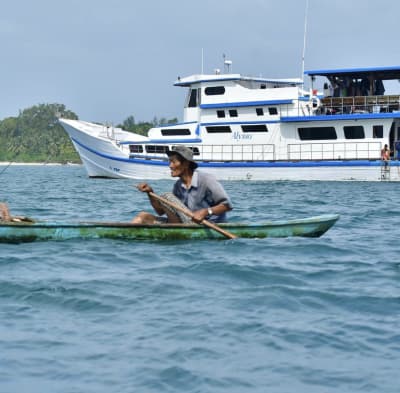 Barco com surfistas brasileiros naufraga na Indonésia