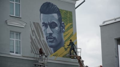 Neymar ganha pintura em paredão de Kazan