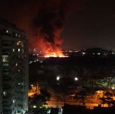 Incêndio atinge pavilhão do Riocentro, na Zona Oeste do Rio