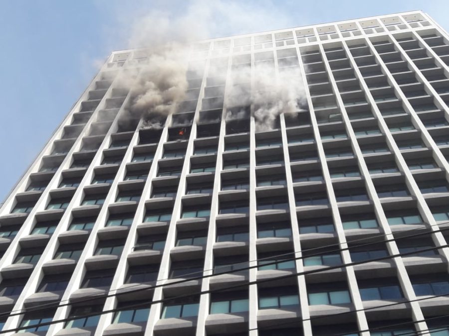 Incêndio atinge prédio na Barra onde fica instalada a Visão TV