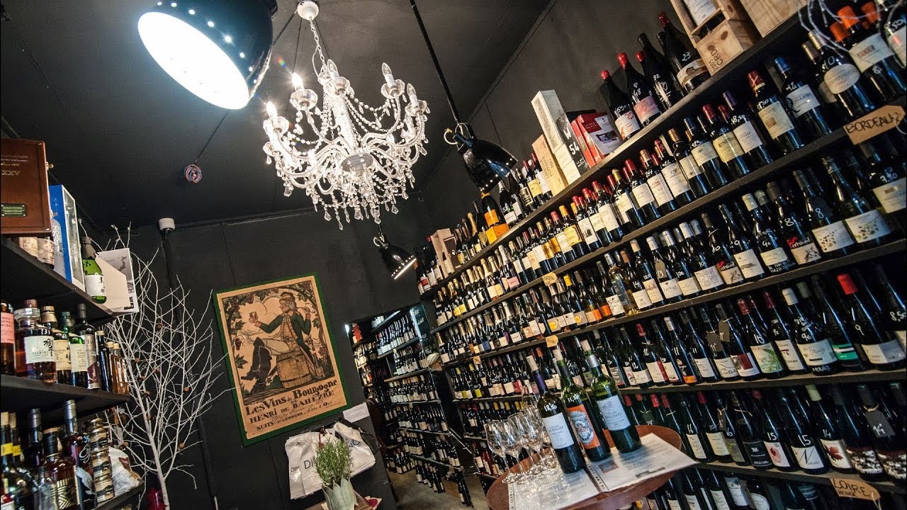 Paris: conheça a loja de vinhos Divvino