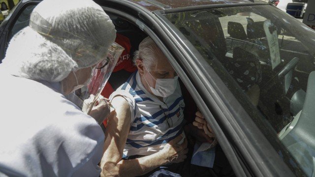 Rio inicia vacinação contra Covid 19 em idosos a partir de 90 anos