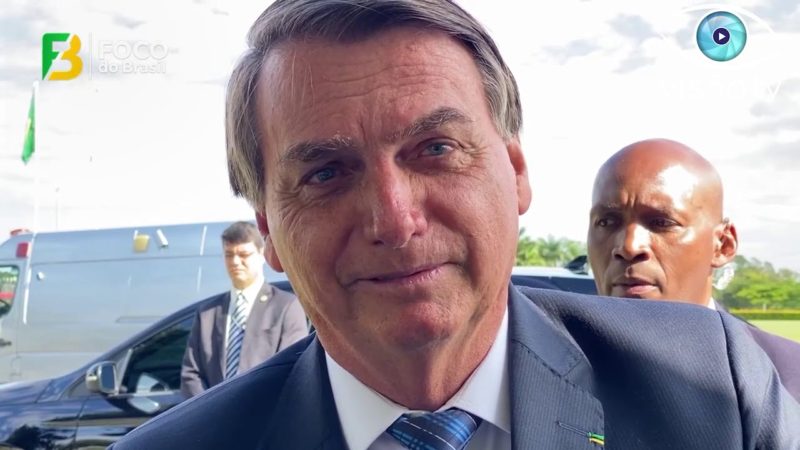 “Raros são os países que estão aproveitando o vírus para derrubar o Presidente”, diz Bolsonaro.