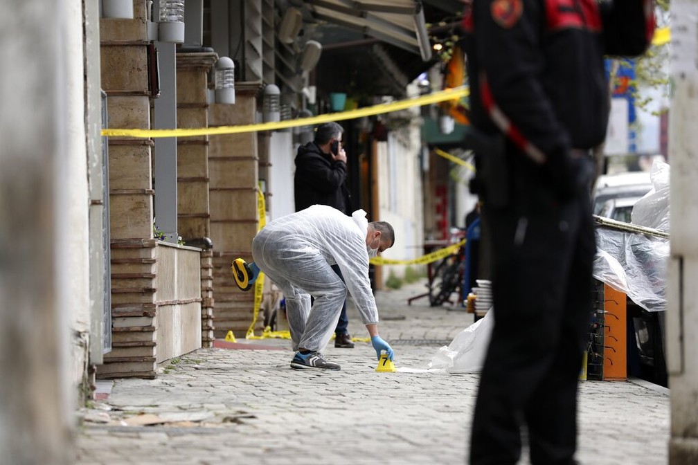 Homem ataca pessoas com faca em mesquita na capital de Albânia