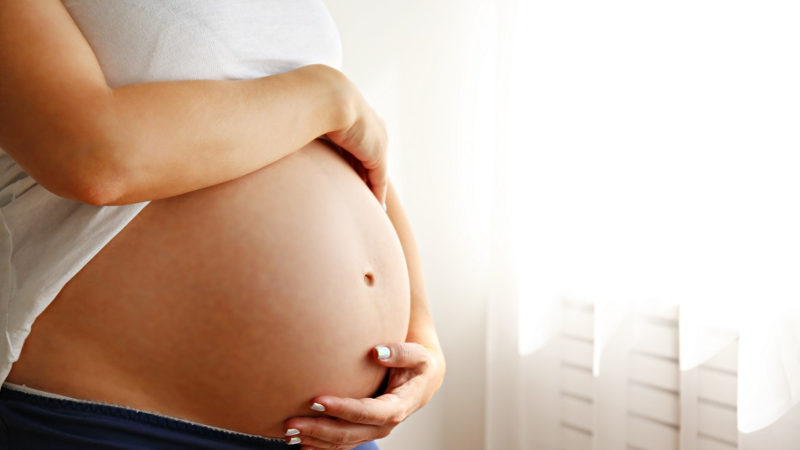 Anvisa recomenda suspensão do uso da vacina Astrazeneca em mulheres grávidas