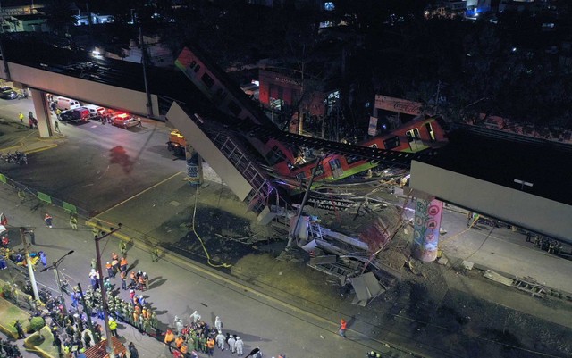 Trem do metrô atinge avenida após viaduto despencar no México