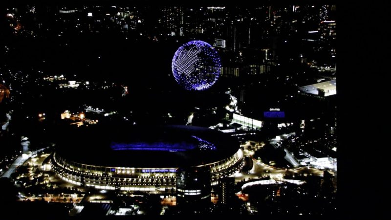 Drones formam globo no céu de Tóquio na abertura dos Jogos Olímpicos
