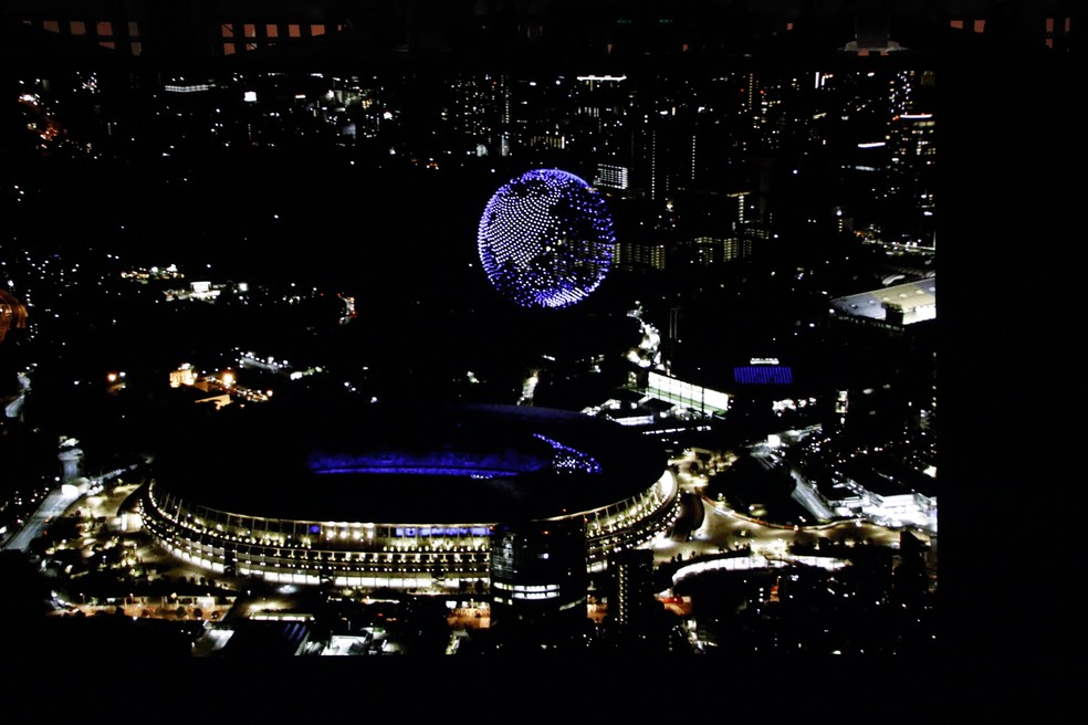 Drones formam globo no céu de Tóquio na abertura dos Jogos Olímpicos
