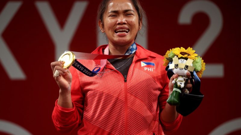 Atleta do levantamento de peso conquista primeiro ouro da história olímpica de Filipinas