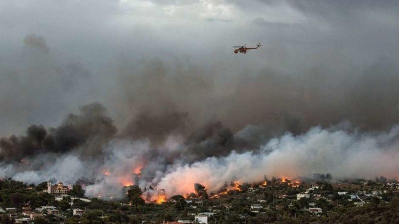 União Europeia envia aviões e helicópteros para apagar incêndios