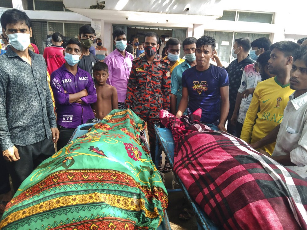 Raio mata 17 pessoas e deixa 14 feridos durante casamento em Bangladesh