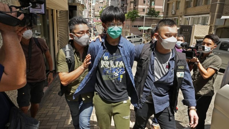 Estudantes são detidos em Hong Kong por apologia ao terrorismo