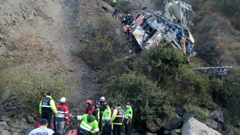 Acidente de ônibus deixa 29 mortos no Peru