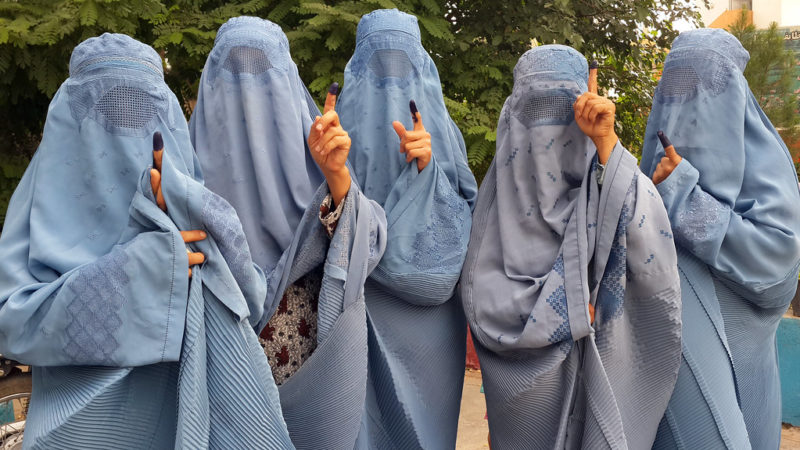 Volta do Talibã ao poder causa diminuição de direitos das mulheres afegãs