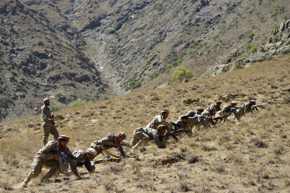 Talibãs e rebeldes se enfrentam na única província que ainda resiste