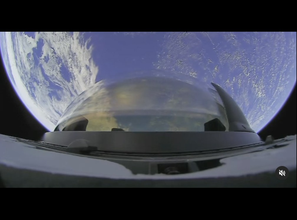 Voo orbital da SpaceX oferece visão privilegiada do espaço em superjanela