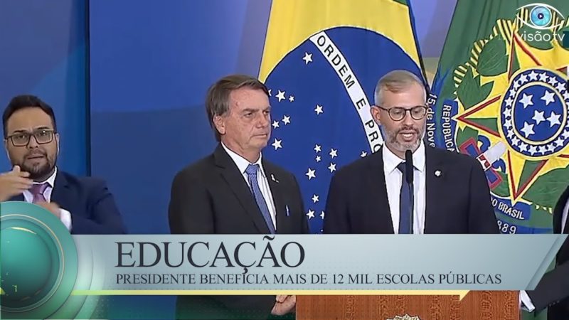 Presidente Jair Bolsonaro beneficia educação em mais de 12 mil escolas em acordo com a Microsoft