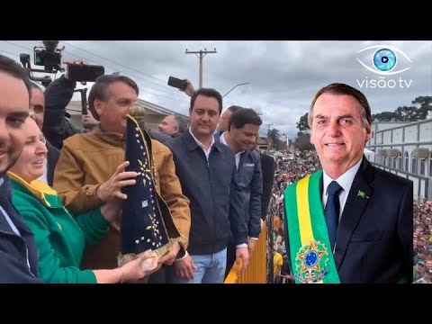 Bolsonaro leva multidão às ruas do Paraná