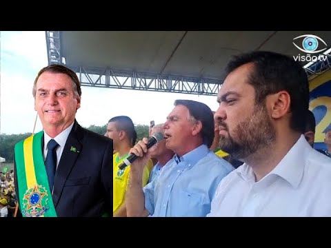 Bolsonaro reúne multidão no RJ, chama Lula de ladrão de 9 dedos e termina bebendo caldo de cana