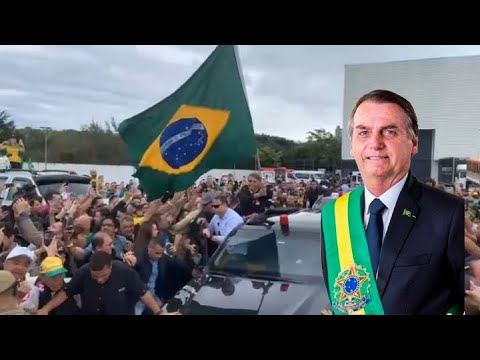 Bolsonaro é recebido como herói, em Santa Catarina