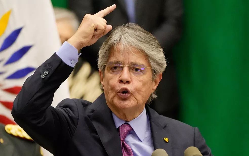 Presidente do Equador dissolve parlamento e convoca novas eleições no país em meio a processo de impeachment