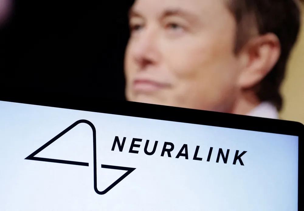 Agência dos EUA autoriza Elon Musk a testar implantes cerebrais em humanos