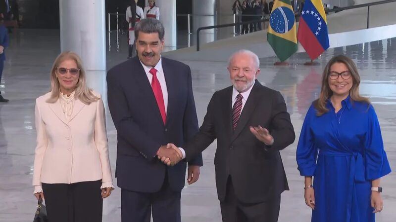 Nas redes sociais, Bolsonaro e parlamentares criticam encontro de Maduro e Lula