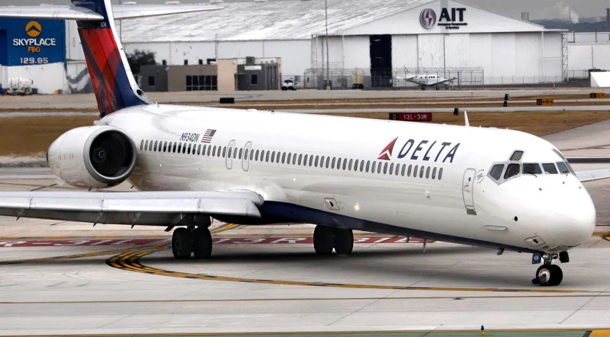 Funcionário de aeroporto morre após ser sugado por motor de avião nos EUA