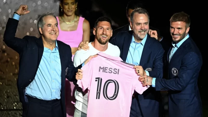 Messi é apresentado no Inter Miami com festa para torcedores